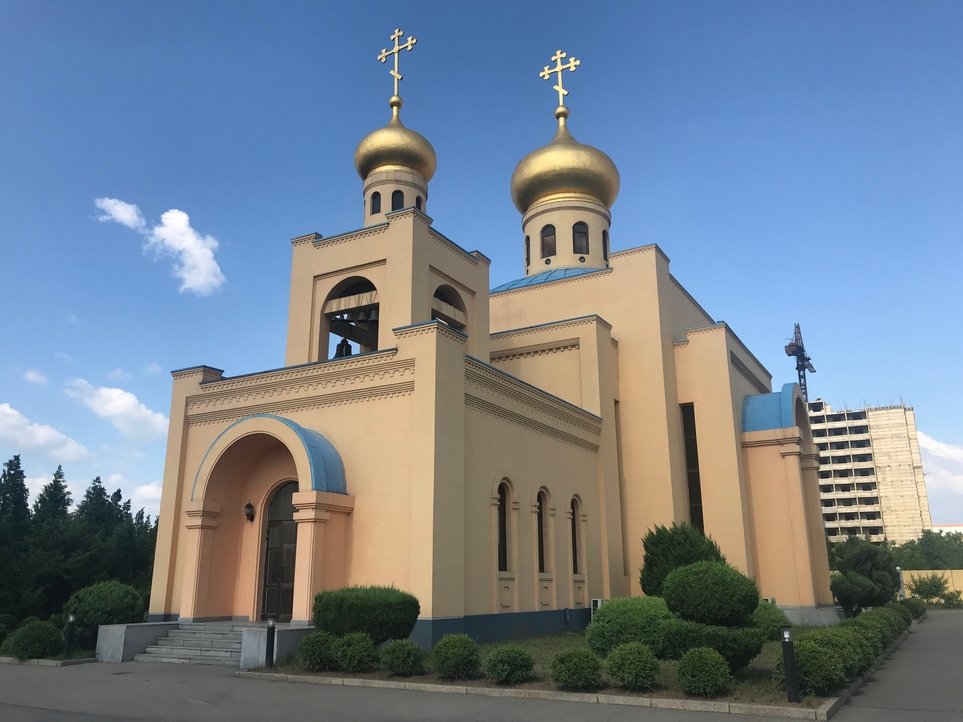 Православный храм в корее. Троицкий собор Пхеньян. Храм Троицы Живоначальной (Пхеньян). Храм Святой Троицы в Пхеньяне. Православный храм в КНДР.